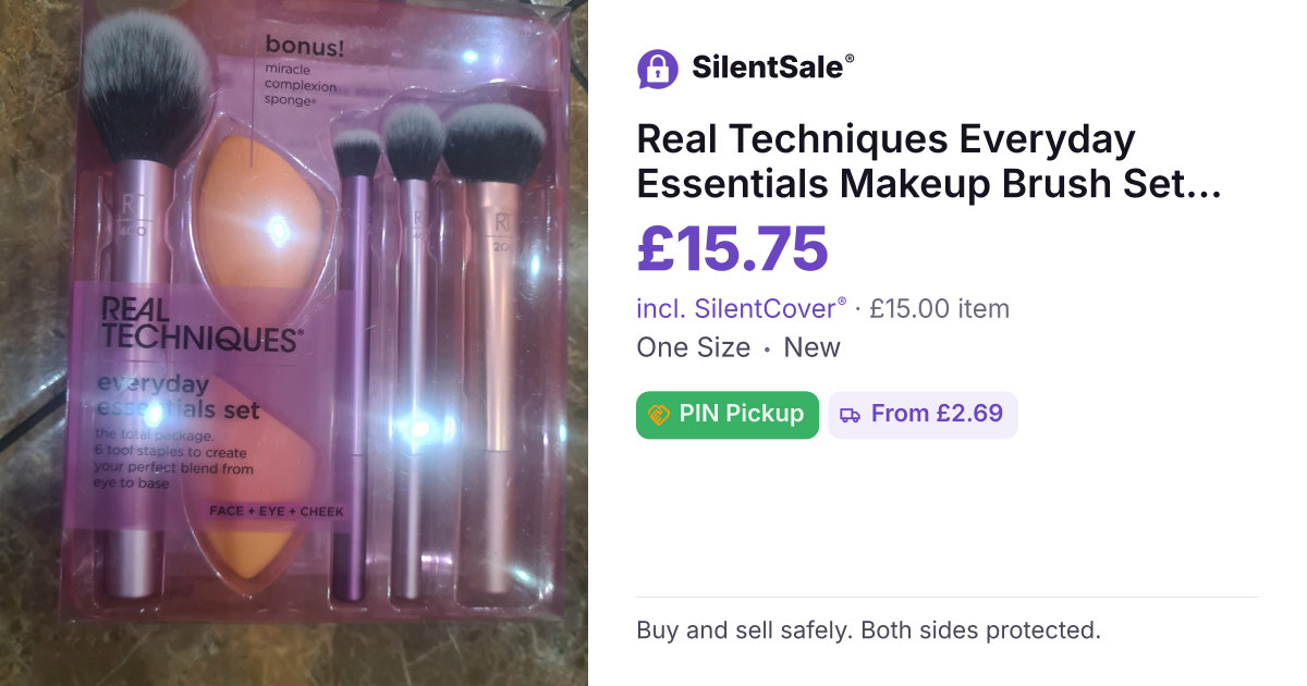 Real Techniques Everyday Essentials Makeup Brush Set with Sponge